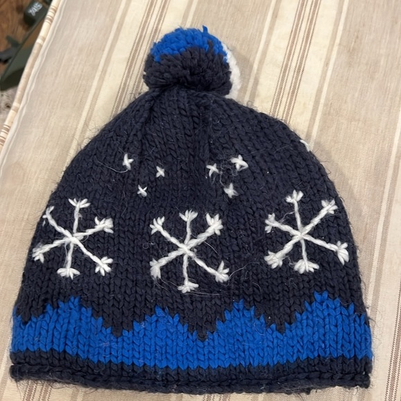 L.L. Bean hat and turtle fur fleece mittens - Picture 6 of 6